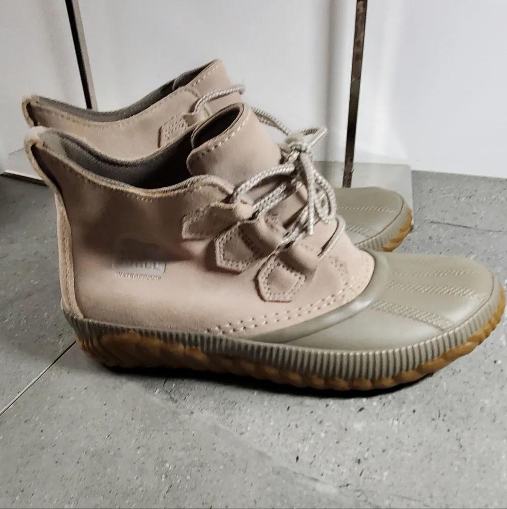 Sorel Women's Taupe and Khaki Winter Boots